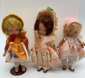 lot 73 image: VINTAGE Story Book Nancy Ann Dolls Set of 3
