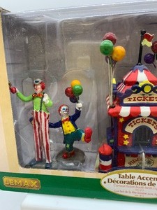 lot 69 image: Vintage LEMAX VILLAGE Carnival Ticket Booth NIB