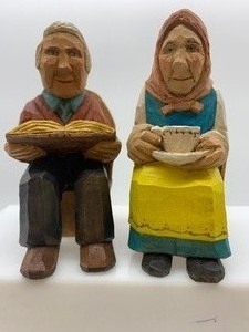 lot 81 image: HANDCARVED Vintage Man and Woman w Coffee Figurines