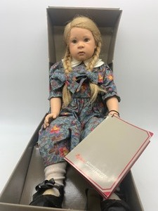 lot 223 image: SIGI KID Kunstler Puppe Heike Doll