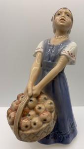 lot 191 image: Vintage Danish DAHL JENSON Porcelain Figurine