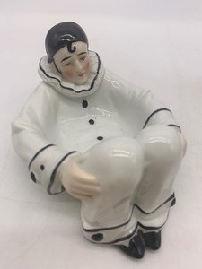 lot 195 image: Antique ART DECO - SITZENDORF Pierrot Clown Trinket Dish - Germany