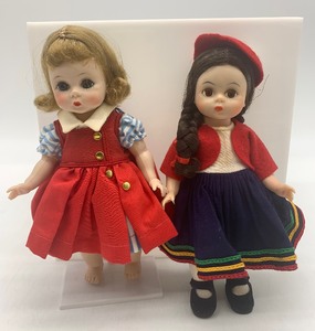 lot 182 image: Vintage Pair of MADAME ALEXANDER Dolls