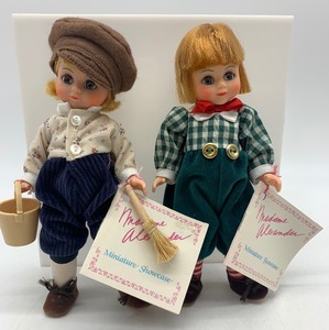 lot 183 image: Vintage Pair of MADAME ALEXANDER Dolls - Tom Sawyer and Tommy Tittlemouse Dolls
