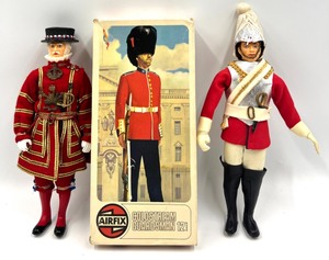 lot 290 image: Vintage PEGGY NISBET YEAMAN WARDER Beefeater Doll, COLDSTREAM GUARDSMAN - AIRFIX - Kit &  British Calvary Soldier