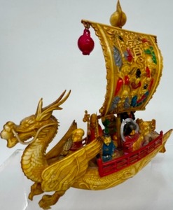 lot 158 image: Vintage 1930s Japan Flying Dragon 7 Immortals Painted CELLULOID Boat