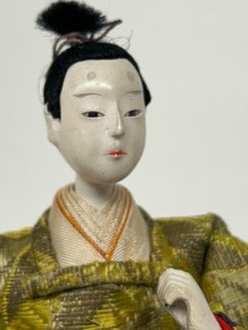 lot 207 image: Four Antique Japanese HINA DOLLS Dressed in Silk Brocade