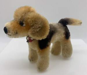 lot 256 image: Vintage STEIFF Biggie Beagle Dog
