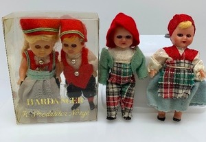 lot 237 image: VINTAGE 1950s (2 sets) of Celluloid  Mini Dolls