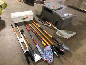 lot 40 image: Lot of Assorted Outdoor Tools and Gardening Items Various Models and Conditions Customer Returns See Pictures