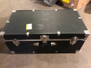 lot 46 image: Seward Trunk Seward 31 in. Trunk with Wheels and Lock, Black Customer Returns See Pictures