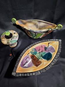 lot 265 image: Hand-Painted Ceramic Art Deco Decorative Pieces Lot