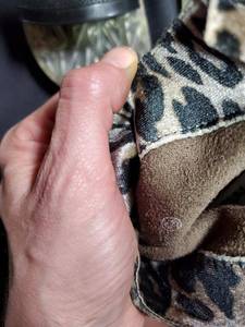 lot 338 image: Stylish Black Quilted Handbag with Gold Chain Strap