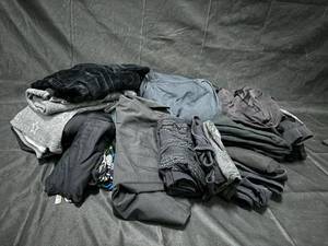 lot 524 image: Assorted Womens Clothing Lot - Tops, Sweaters, Tees