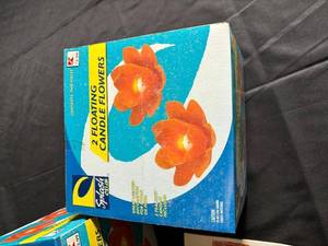 lot 526 image: Lot of Floating Candle Flowers and Sewing Kit