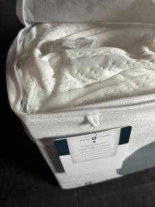 lot 529 image: Lot of Sleep Number Total Protection Mattress Pad and Black Polka Dot Glass Vase