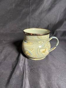 lot 530 image: Assorted Decorative Glassware and Ceramic Items Lot