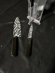 lot 551 image: Zebra Print 5-Piece Knife Set with Clear Knife Block