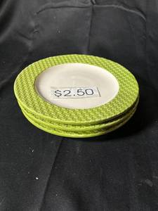 lot 568 image: Set of 3 Decorative Green & White Plates
