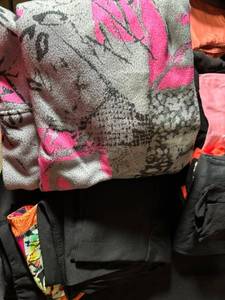 lot 575 image: Assorted Lot of Womens Clothing - Tops, Pants, and More