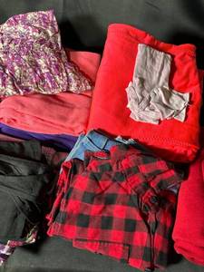 lot 590 image: Assorted Womens Apparel Lot