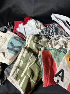 lot 599 image: Assorted Canvas Tote Bags Lot