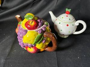 lot 706 image: Lot of 2 Decorative Ceramic Teapots - Holiday & Fruit Design