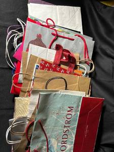 lot 713 image: Assorted Lot of Linens and Clothing Items