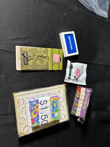 lot 723 image: Assorted Home Decor and Accessories Lot