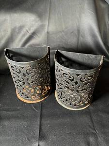 lot 727 image: Lot of Decorative Metal Wall Baskets and Holder