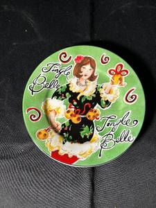 lot 733 image: Set of 5 Holiday Themed Decorative Plates