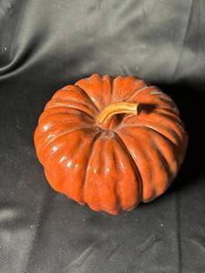 lot 762 image: Ceramic Pumpkin and Pepper Decoration Set