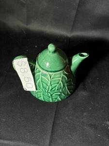lot 790 image: Assorted Decorative Ceramic Teapots and Pitcher Set