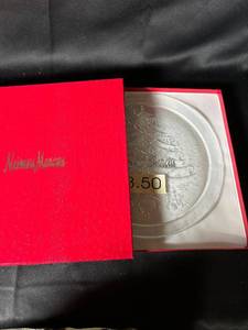lot 799 image: Neiman Marcus Decorative Glass Plates (2)