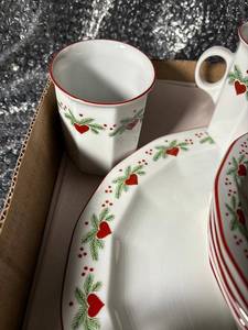lot 815 image: Festive Heart and Pine Dinnerware Set