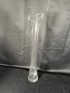 lot 820 image: Set of 4 Tall Clear Glass Cylinder Vases