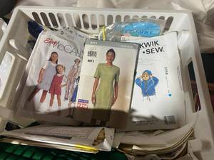 lot 502 image: Lot of Sewing Patterns and Supplies