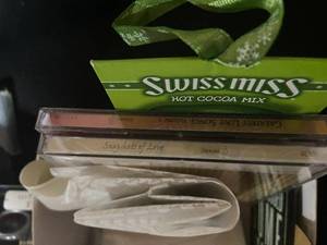 lot 608 image: Assorted Home and Personal Items Lot