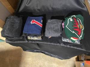 lot 611 image: Lot of Assorted Clothing Items