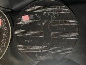 lot 616 image: Assorted Decorative Plates - Holiday and Festive Designs