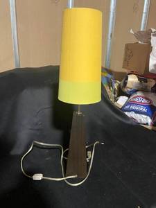 lot 620 image: Retro Table Lamp with Yellow Shade
