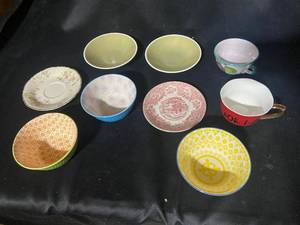lot 621 image: Assorted Decorative Ceramic Bowls and Mugs (Set of 9)