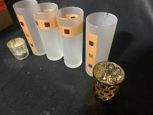 lot 624 image: Vintage Glassware and Candle Holder Lot