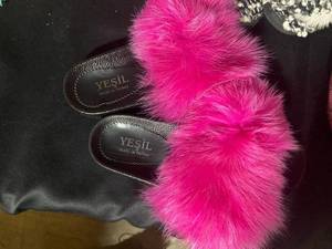 lot 627 image: Lot of Assorted Indoor Slippers and Booties
