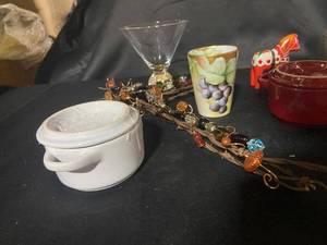 lot 636 image: Assorted Household and Decorative Items Lot