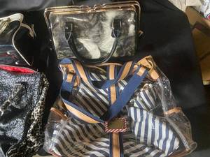 lot 641 image: Lot of 4 Fashionable Handbags