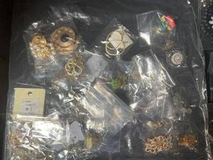 lot 661 image: Lot of Assorted Costume Jewelry