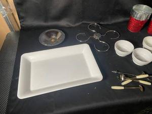 lot 687 image: Assorted Kitchenware and Household Items Lot
