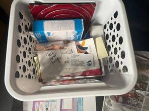 lot 689 image: Mixed Lot of Art Supplies, Stationery, and Magazines