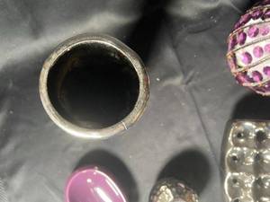 lot 690 image: Assorted Home Decor and Decorative Items Lot